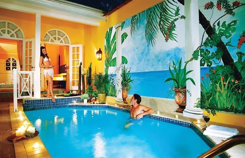 Sandals Grande Ocho Rios Beach &Villa Resort 4*,